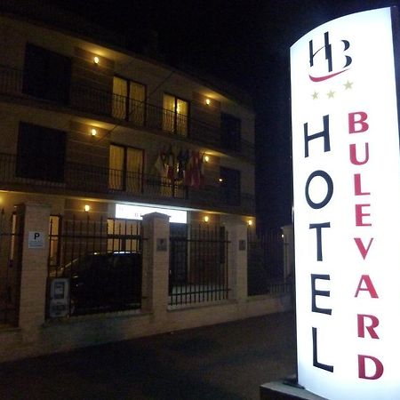 Hotel Bulevard Орадя Екстер'єр фото